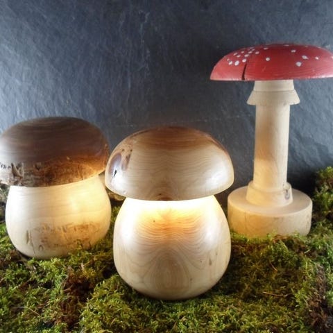 lampes champignons en bois tourné