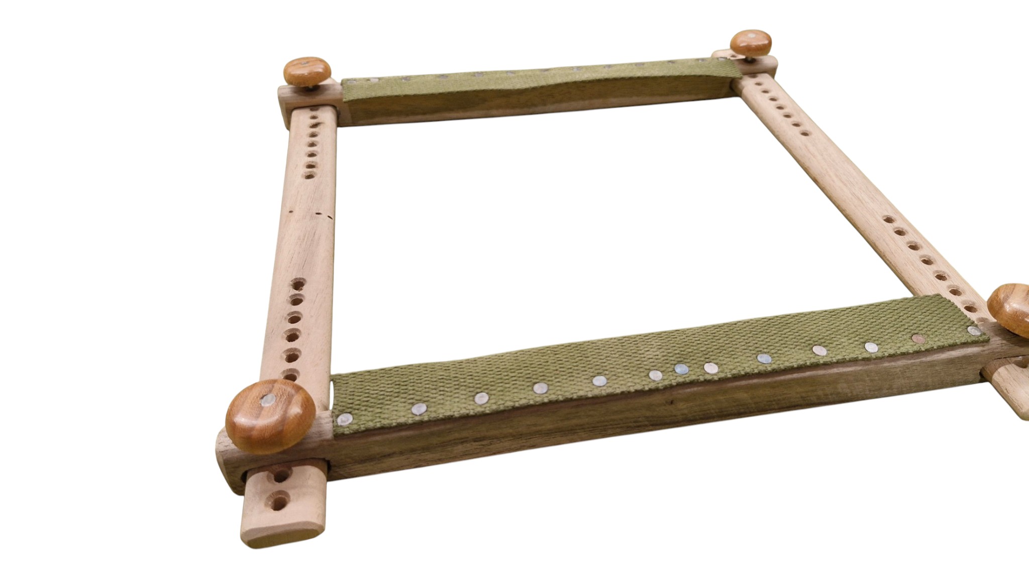 Métier à broder à mortaises 30cm Noyer-Sangle 2 Métier à broder de Lunéville